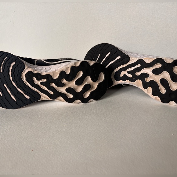 Nike React Infinity Flyknit Running Shoes - Picture 8 of 8